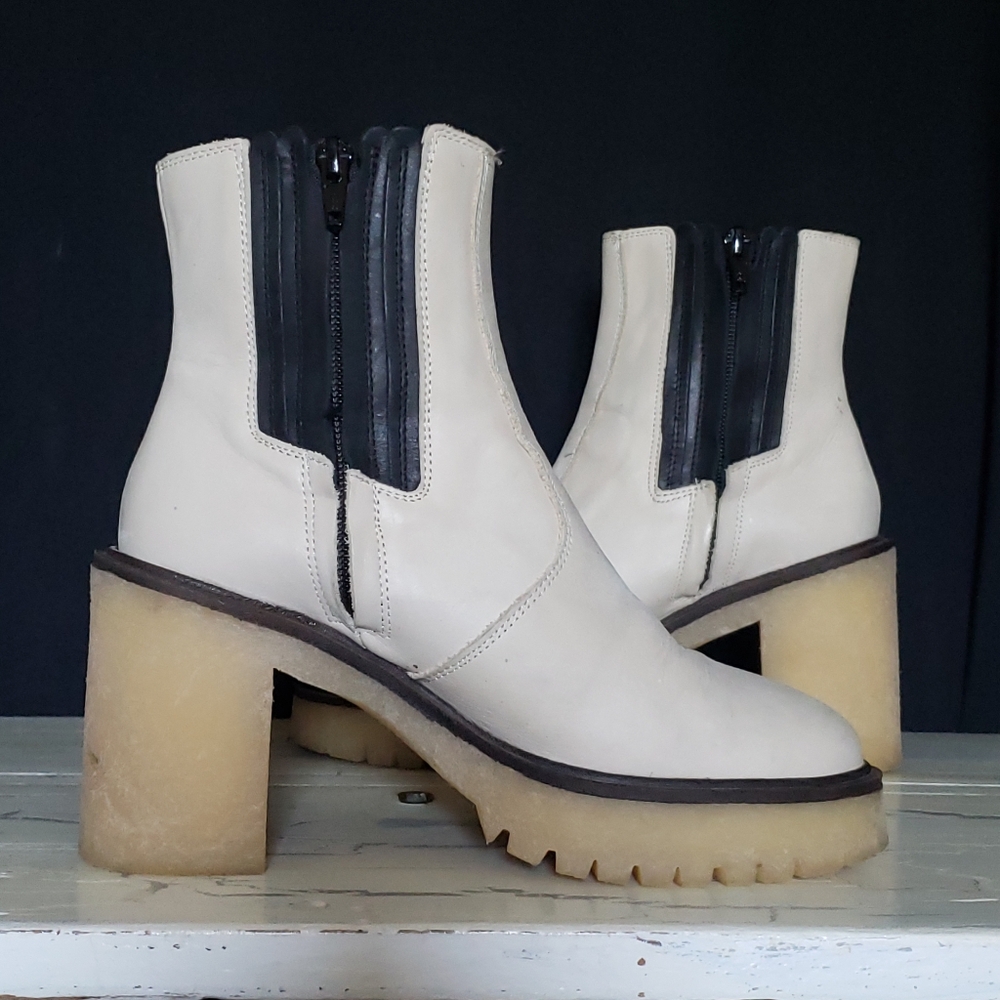 Free People 'James' Chelsea Boots in White Leather - Women's size 6.5